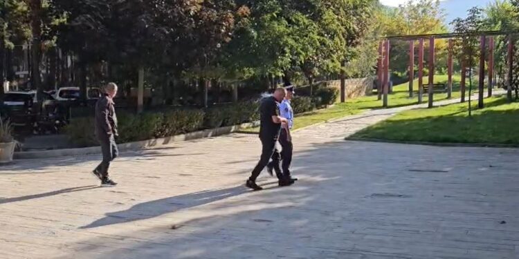 Denis Meçe dhe Leonidha Guçe, të akuzuar për vrasje me dashje, dalin sot para Gjykatës së Korçës
