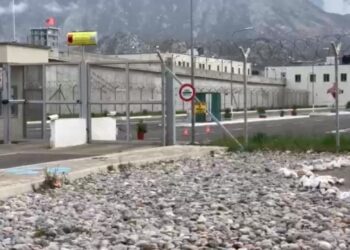 Dënuari që mbyti bashkëshorten me duar në 2015 vdes në Burgun e Reçit