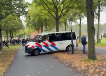 Dhunë dhe përplasje me policinë në protestën e ekstremit të djathtë në Hagë, arrestime