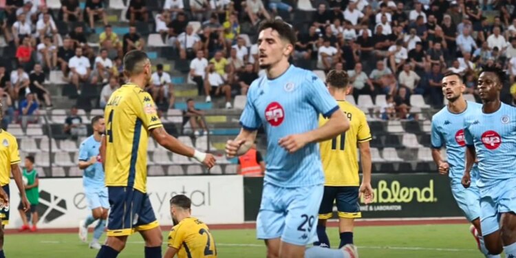 Dinamo vazhdon fitoret; blutë përmbysin Elbasanin dhe arrijnë gjashtë pikë