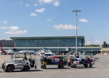 Dronë mbi aeroportin e Luksemburgut: Pezullohen fluturimet, 1,800 pasagjerë të prekur