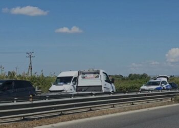 Dy automjete përplasen në aksin Lushnjë-Fier pranë fshatit Pirrë