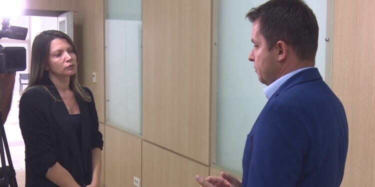 Dy kandidatë jozyrtarë për Tiranën: Ali Alimehmeti, kreu i këshilltarëve demokratë, konfirmon garën për bashkinë; Opozita ka zgjidhjen