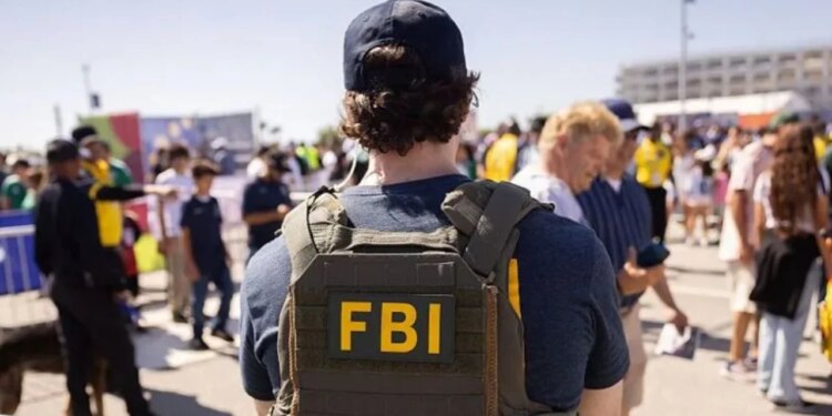 Dyshohet lidhje me ShinyHunters, policia holandeze arreston 24-vjeçarin që vodhi të dhënat e 38 mijë punonjësve të FBI-së
