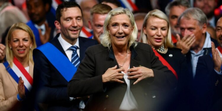 E djathta ekstreme forcohet në Francë; partia e Le Pen fiton grup në Senat për herë të parë