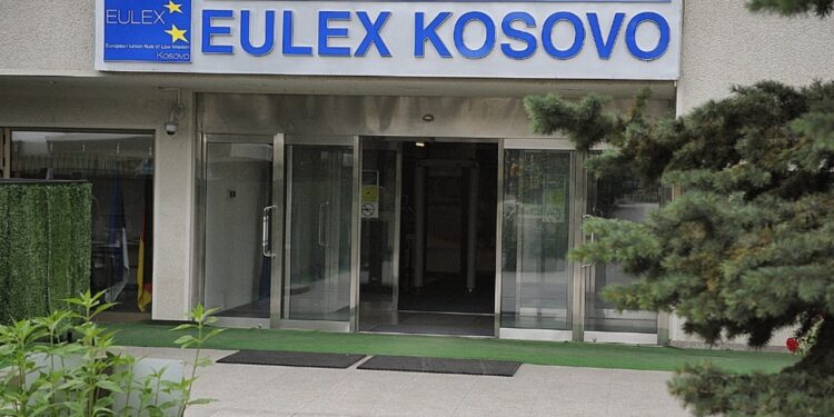 EULEX duhet të mbyllet, James Pettifer: Kosova duhet të rishikojë raportet me misionet ndërkombëtare