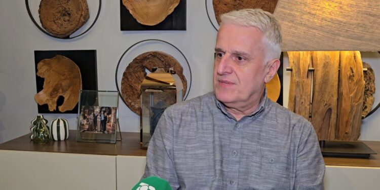 Ekskluzive: Majko përlotur, i rënduar psikologjikisht; Thaçin do e kem më shumë mik, Shqipëria, Kosova të shtrëngojnë dhëmbët
