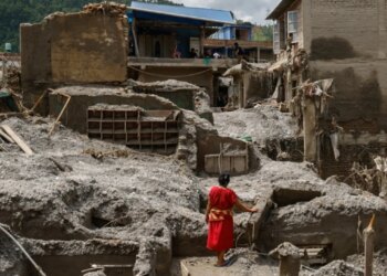 Ende ka shpresë në Nepal — Shpëtohen gjashtë australianë; punëtorët e bllokuar në hidrocentral besohet të jenë gjallë