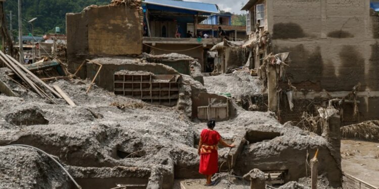Ende ka shpresë në Nepal — Shpëtohen gjashtë australianë; punëtorët e bllokuar në hidrocentral besohet të jenë gjallë