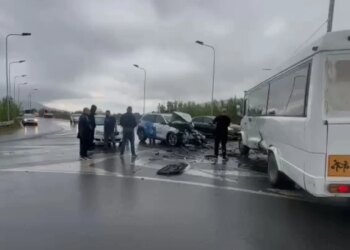 FOTO/ Aksident në aksin Lezhë-Shkodër: taksia përplaset me autobusin me mësues, plagosen tre persona