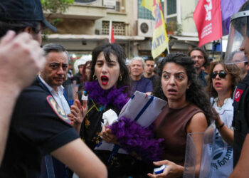 Familja ime është e sigurt / Mbi 150 arrestime pas protestës LGBTQ+ në Turqi, policia shpërndan tubimin në Stamboll