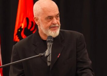 Flamingo doli nga laguna dhe erdhi në Tiranë; Rama në Miçigan: Dëgjova për protestë, do t’i kisha përballë
