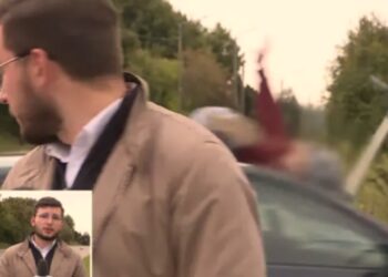 Gjatë transmetimit direkt, 14-vjeçarja përplaset nga makina ndërsa gazetari raportonte për vdekjen e 3-vjeçarit në një aksident tragjik