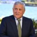 Gratë me funde të gjata janë nëna më të mira, shkakton zemërim në Itali, deputetet protestojnë me minifunde