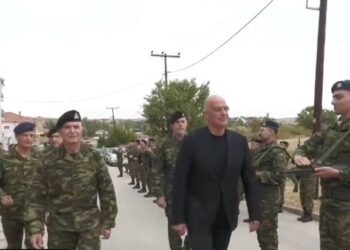 Greqia armatoset me dronë: Athina trefishon prodhimin, Dendias paralajmëron për kërcënimet