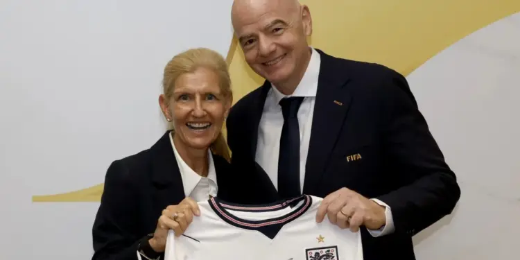 Hapni dosjet! Federata Angleze sfidon Infantinon dhe kërkon hetim për dy çështje që tronditën FIFA-n