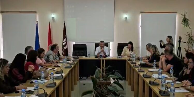 Harta e re territoriale: Këshilli Bashkiak i Cërrikut abstenon me shumicë votash për bashkimin me Elbasanin