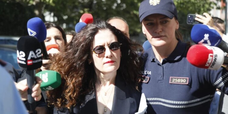 Hoxha zbardh seancë të mbyllur: Kërkoi ekspertim të telefonit jashtë Shqipërisë — çfarë deklaroi Vlora Hyseni në SPAK