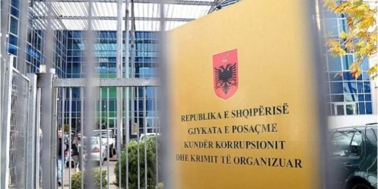 Hyn në fuqi rregullorja e GJKKO-së për kufizimin e celularëve në seanca; Asociacioni i Gazetarëve: Do ta atakojmë