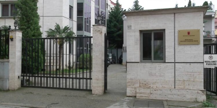 I kërkuar për vrasje të mbetur në tentativë, Gjykata e Tiranës vendos ekstradimin e tij në Zvicër