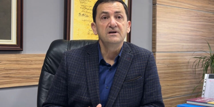 “Hajduti i Himarës”/ Vangjel Tavo jep 250 milion lek pa garë për rikonstruksionin e një rruge