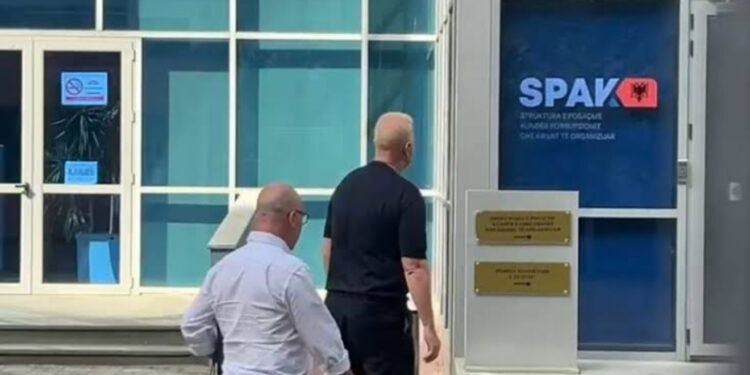 Fshehu në emrin e tij vilat e Ballukut, Igli Tare paraqitet sërish në SPAK