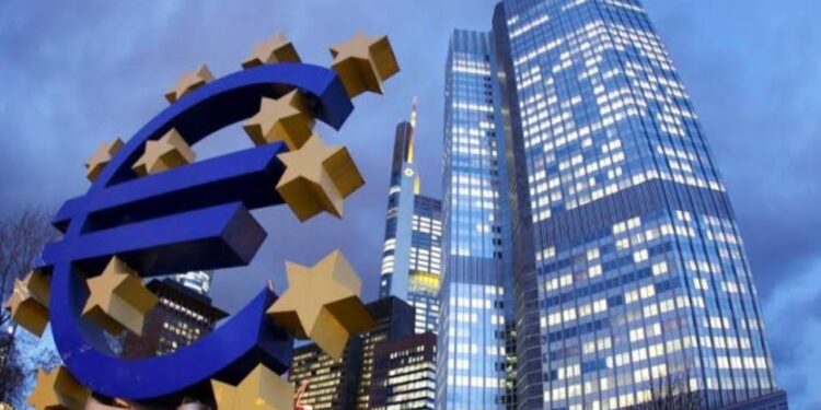 Inflacioni në eurozonë 3.3%, energjia ngre çmimet; Banka Qendrore Europiane pritet të rrisë sërish normat