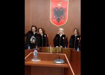 Inside Story: Magjistratët vendosën vetë pagat, ish-ministri e quajti revoltë sindikaliste dhe banditizëm legal