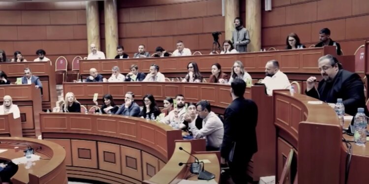 Inside Story: Si u zëvendësuan personeli i Veliajt me atë të Ballukut dhe pse kryebashkiaku nxori kthetrat