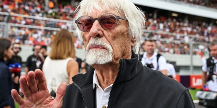 Ish-bosi legjendar i Formula 1, 95-vjeçari prangoset në aeroport me armë gjahu në valixhe