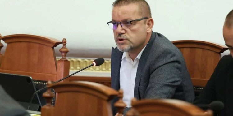 Ish-deputeti Alban Xhelili, pas arrestimeve për abuzim me fondet, emërohet drejtor i Postës Shqiptare në Durrës