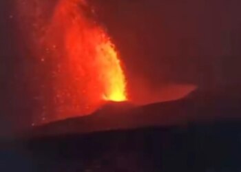 Kaos në Indonezi: shpërthimi i vullkanit anulon mbi 2 mijë fluturime, aeroportet zgjasin mbylljen