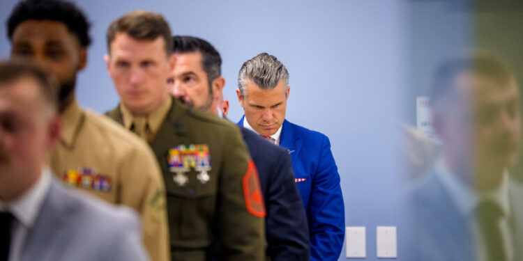 Kaos në Pentagon pas zgjedhjeve të Hegseth; gjeneralët dorëhiqen, ai bllokon dronët për arsye personale, Trump e mbështet
