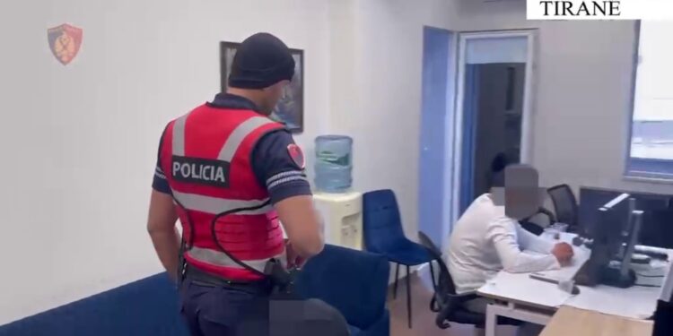 Kapet një tjetër Call Center në Tiranë, arrestohen katër, procedohet një, shpallet në kërkim pronari i ambientit