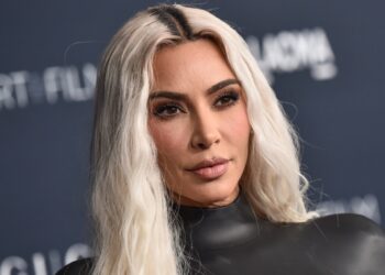 Kim Kardashian merr vetëm 1 euro dëmshpërblim për grabitjen në Paris; i vodhën edhe unazën 4 milionë dollarëshe