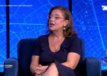 Kishte telefonata të lëna seen, gazetarja komenton mesazhet e kreut të SHISH: Këto nuk dolën nga qeveria