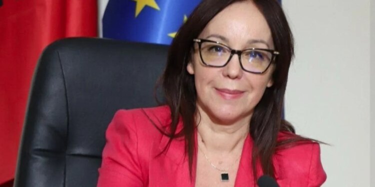 Klodiana Spahiu, ministrja e re e Shëndetësisë që zëvendëson Evis Salën