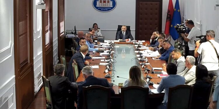 Komisioni 'Manja' s’bindet nga argumentet e institucioneve të drejtësisë; 'Ligjet' çojnë në Kuvend projektligjin e pagave të magjistratëve