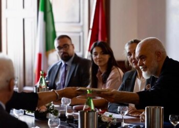 Kryeministri Rama viziton në Napoli Katedrën e Gjuhës Shqipe pranë Universitetit L’Orientale