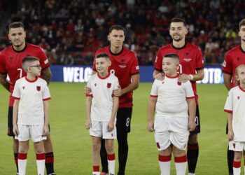 Kur futbolli kthehet si forcë për jetën, historia e Jonit dhe idhullit të tij, Kristjan Asllani
