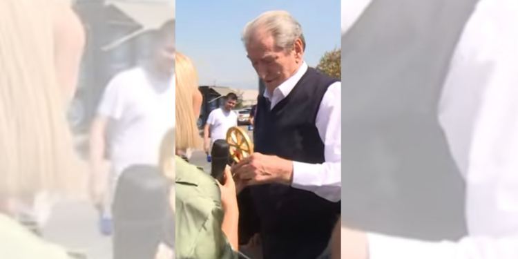 Kush e vendosi, kush e hoqi non-gratën? Paloma surprizon Berishën me Rrotën e Fiksit para nisjes për SHBA