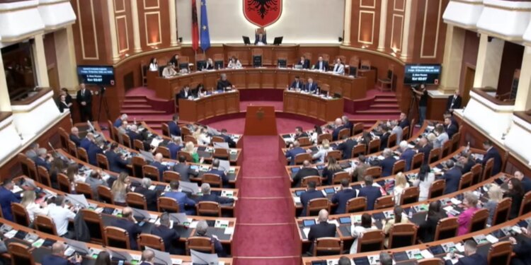Kuvendi nis sot sesionin e ri: çfarë pritet nga betimi i ministres së re të Reformës Territoriale