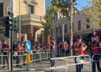 Kuvendi rrethohet me gardhe metalike dhe masa të forta sigurie para protestës