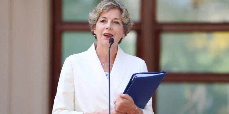 LAJMI I FUNDIT/ Evis Sala reagon pas dorëheqjes nga posti i ministres së Shëndetësisë