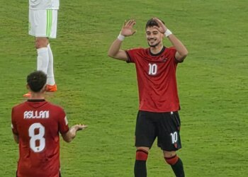 LIVE Shqipëri-Bjellorusi/ Ernest Muçi rikthehet të shkëlqeje në Kombëtare, shënon dhe ndëshkon për herë të dytë bjellorusët (VIDEO)