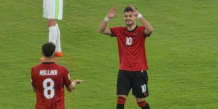 LIVE Shqipëri-Bjellorusi/ Ernest Muçi rikthehet të shkëlqeje në Kombëtare, shënon dhe ndëshkon për herë të dytë bjellorusët (VIDEO)