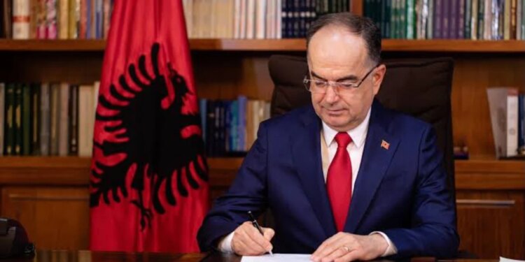 Ligji për formulën e re të pagave të gjyqtarëve dhe prokurorëve dekretohet nga presidenti