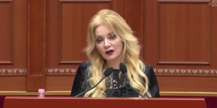 Luarasi: U përndoqa nga grup si pionerët e Enverit; flet për sulmin, 730 komente për varje dhe pushkatim