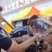 Lufta e çmendur mes Kimit dhe Bono-s: nga torta te salca djegëse