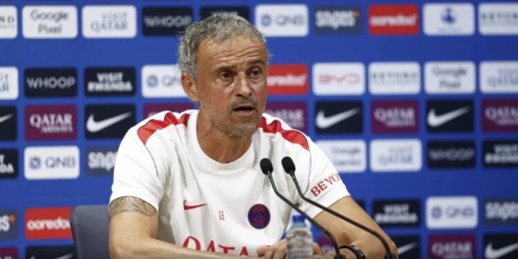 Luis Enrique i qartë për Topin e Artë: Duhet ta fitojë një lojtar i PSG-së